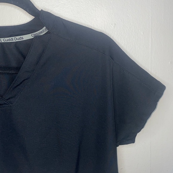 Tops - 🐚Black two pocket scrub top!